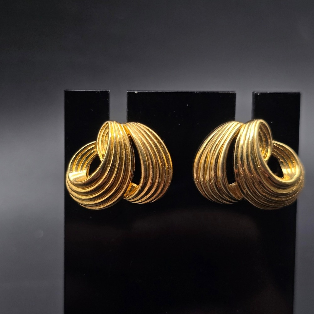Avon 1989 Ribbon Curl Earrings Gold Tone Swirl Piecred Vintage